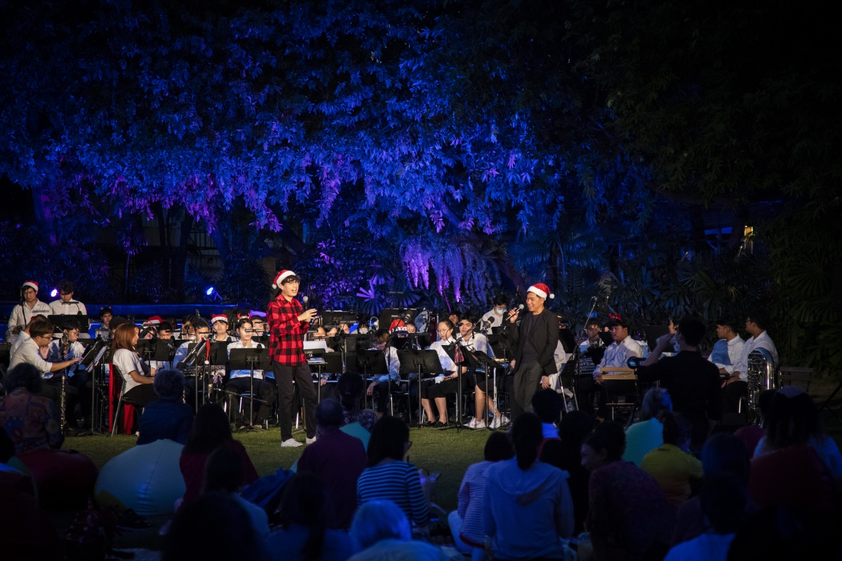 เฉลิมฉลองเทศกาลคริสต์มาสกับ Music in the Park: Christmas at the Museum