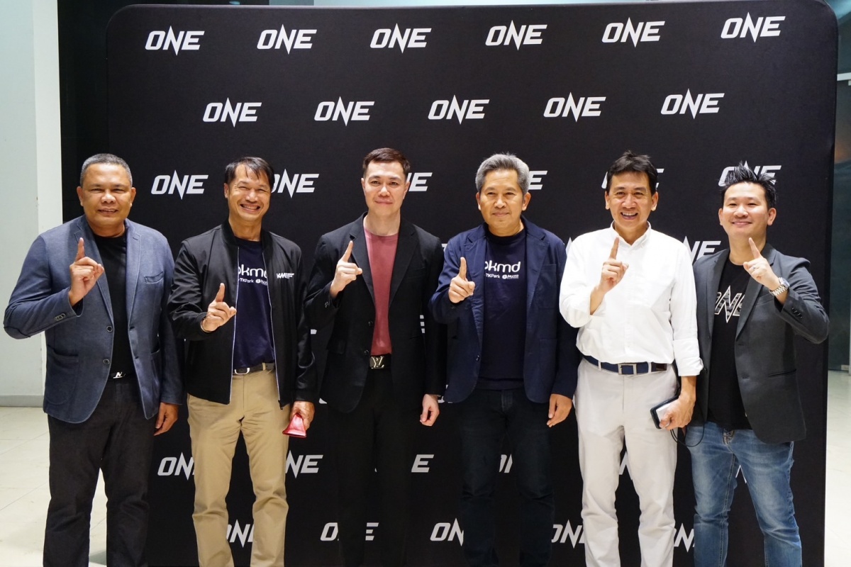 ดร.ปรเมธี วิมลศิริ ประธานกรรมการบริหาร OKMD พร้อมคณะผู้บริหาร เข้าเยี่ยมชมการแข่งขันชกมวยไทยในรายการ ศึก ONE ลุมพินี 83 ดร.ปรเมธี วิมลศิริ ประธานกรรมการบริหาร OKMD พร้อมคณะผู้บริหาร เข้าเยี่ยมชมการแข่งขันชกมวยไทยในรายการ ศึก ONE ลุมพินี 83